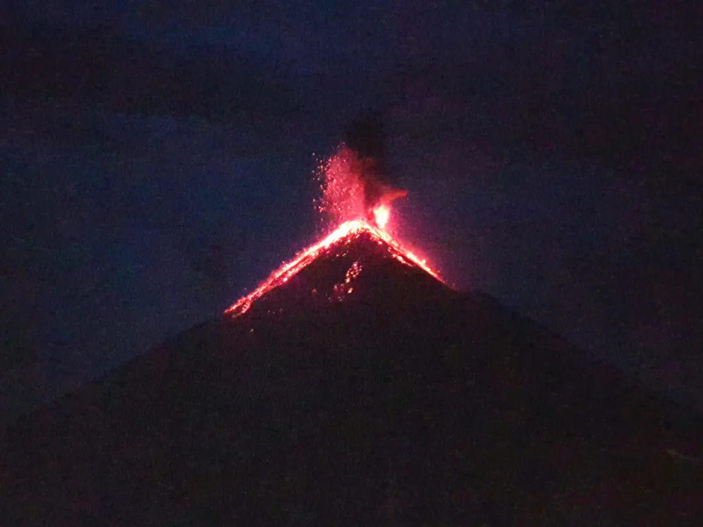 Volcán de Fuego bei Nacht