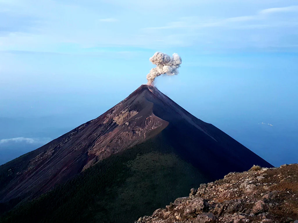 ...während der Fuego geräuschvoll weiterqualmt.