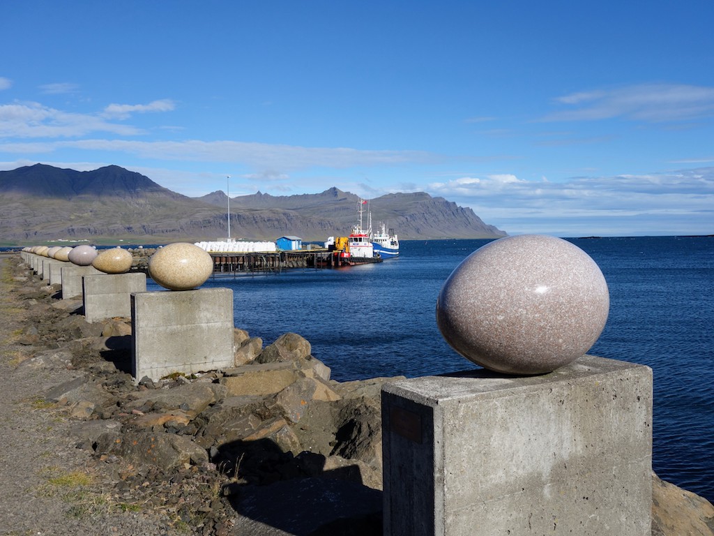 Kuriose Installation Eggin í Gleðivík