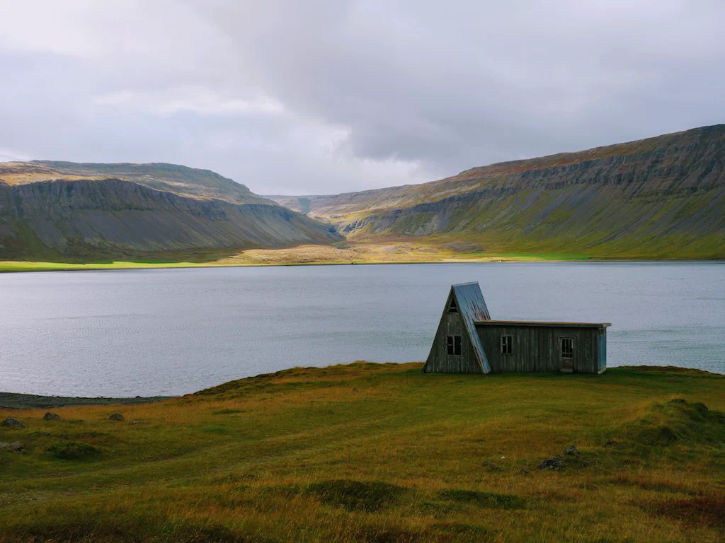 Weiter ging's – zum Beispiel an diesem hübschen Schuppen vorbei.