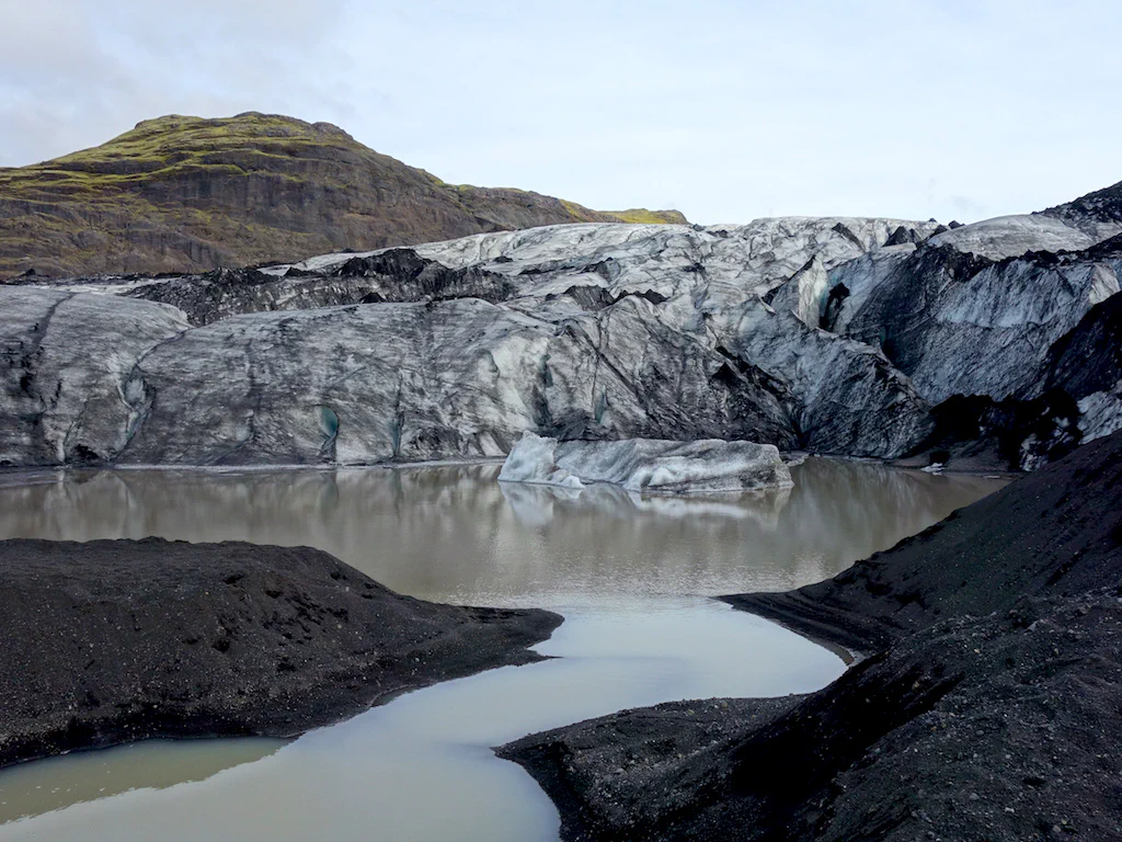 Der Fuß des Gletschers Sólheimajökull.