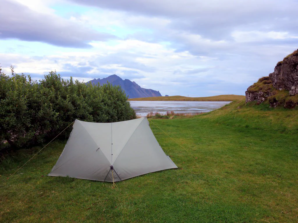 Unser vermeintlich idyllischer Zeltplatz in Höfn