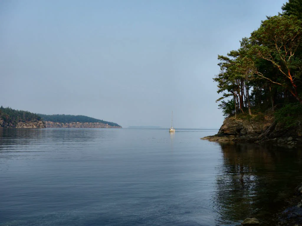 Felsige Bucht zum Erkunden