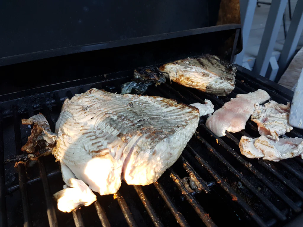 Natürlich landete der Lachs am Ende des Tages auf dem Grill. Köstlich!