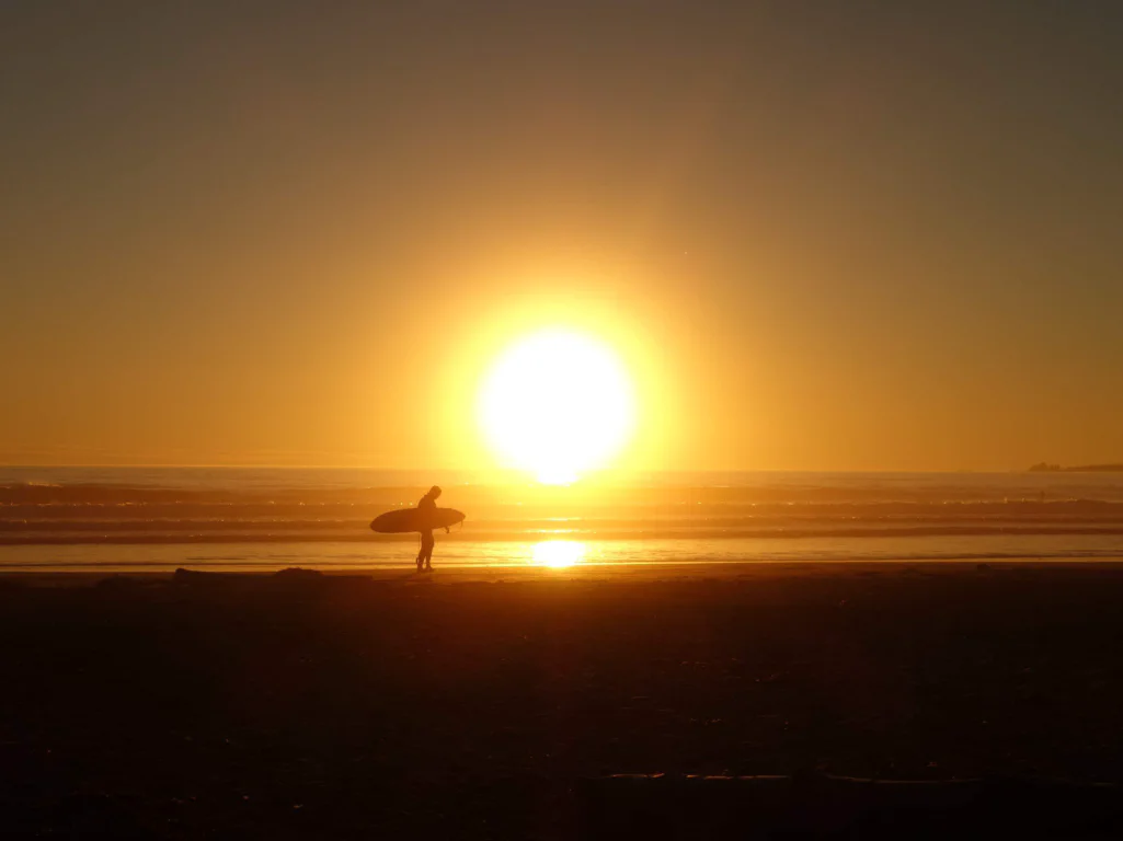 Ich wollte unbedingt ein Surfer-läuft-in-den-Sonnenuntergang-Bild haben...