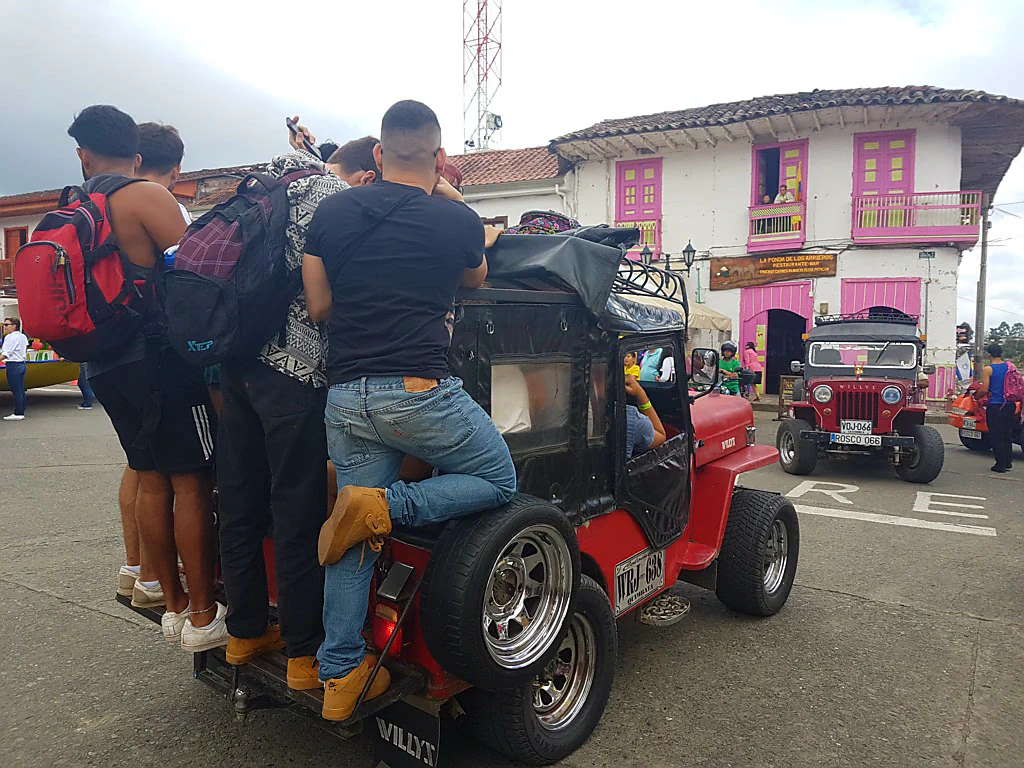 Die Tragfähigkeit der Willys kennt keine Grenzen...