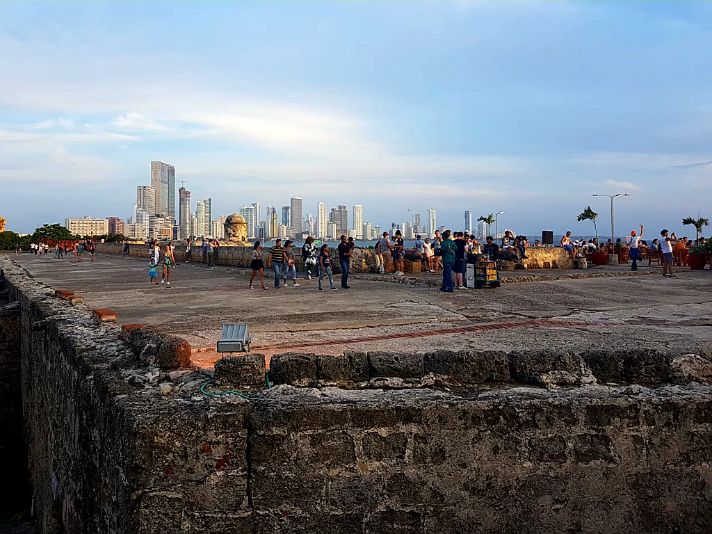 Abendstimmung auf der Stadtmauer Cartagenas