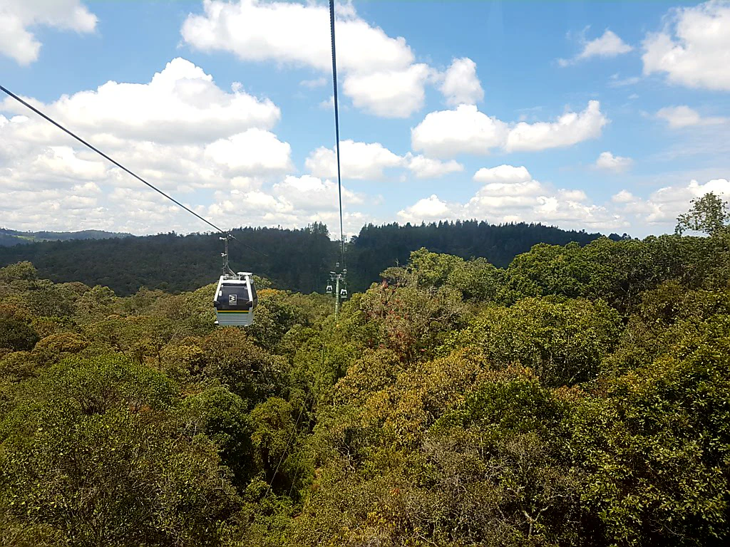 ...zum Naherholungsgebiet Parque Arví.