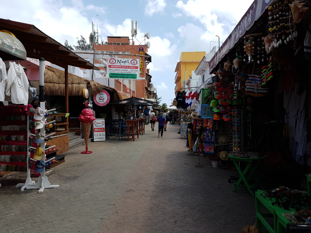 eine der kleinen Gassen des Insel-Zentrums
