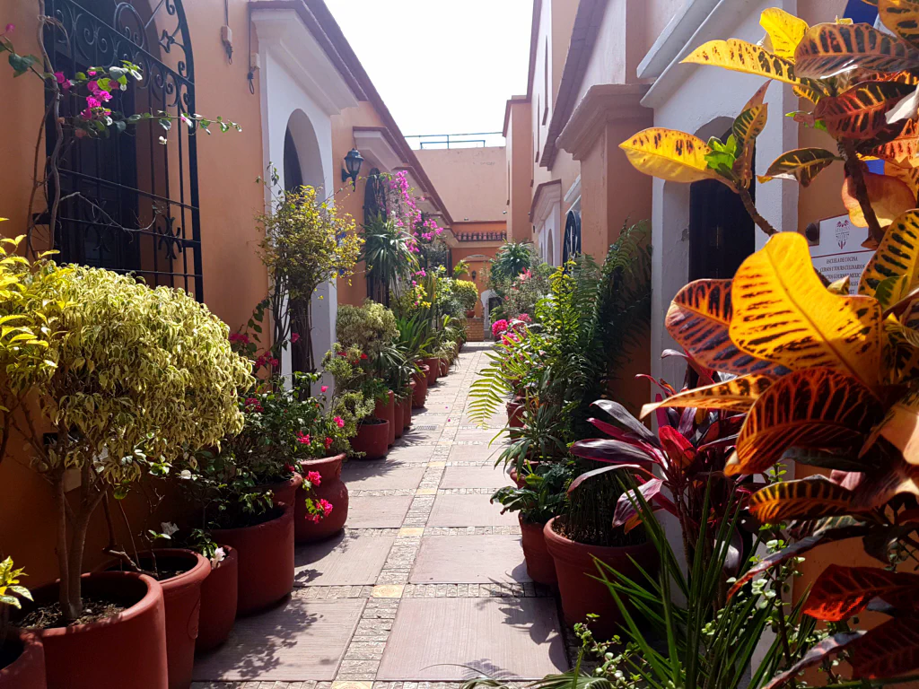 Versteckte Einkaufspassage für Kunsthandwerk