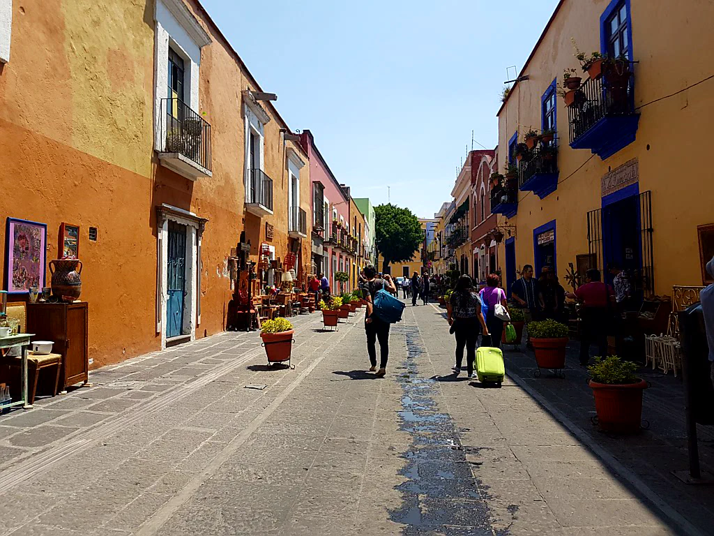 Typische Straße in Puebla