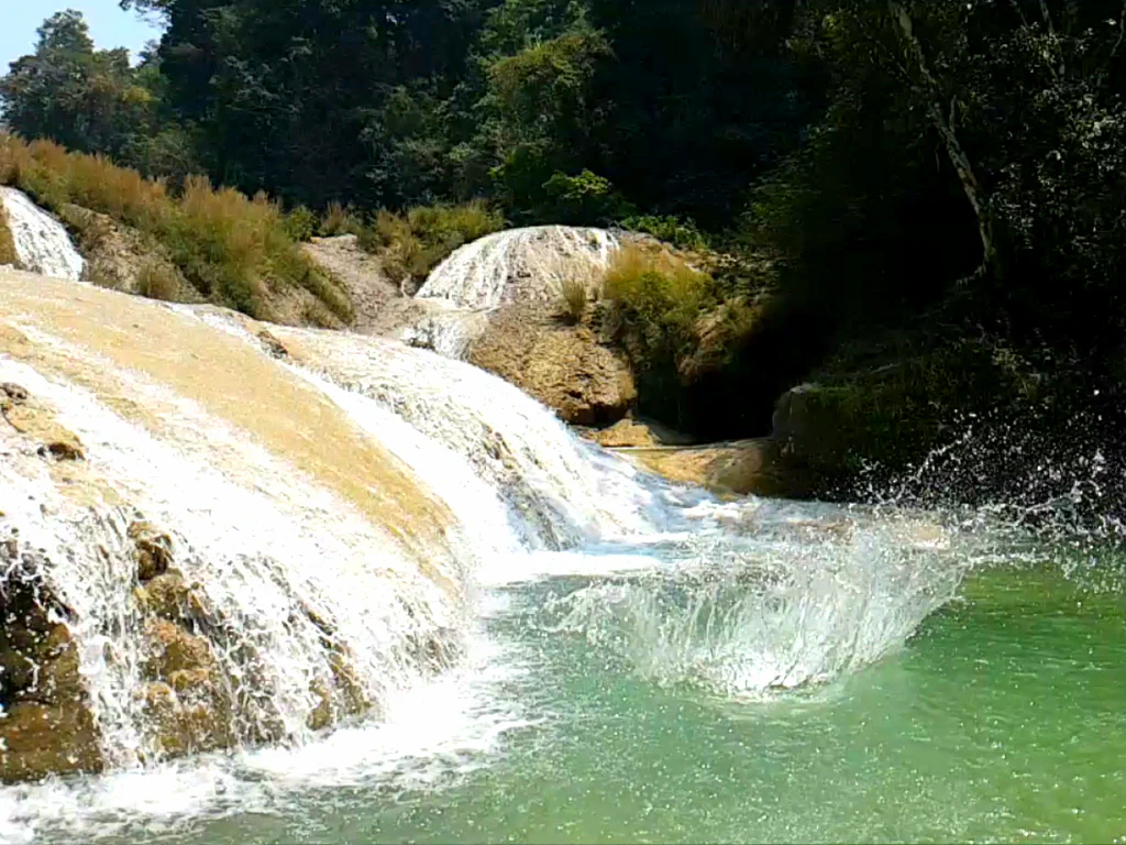 Locals bei der Wäsche