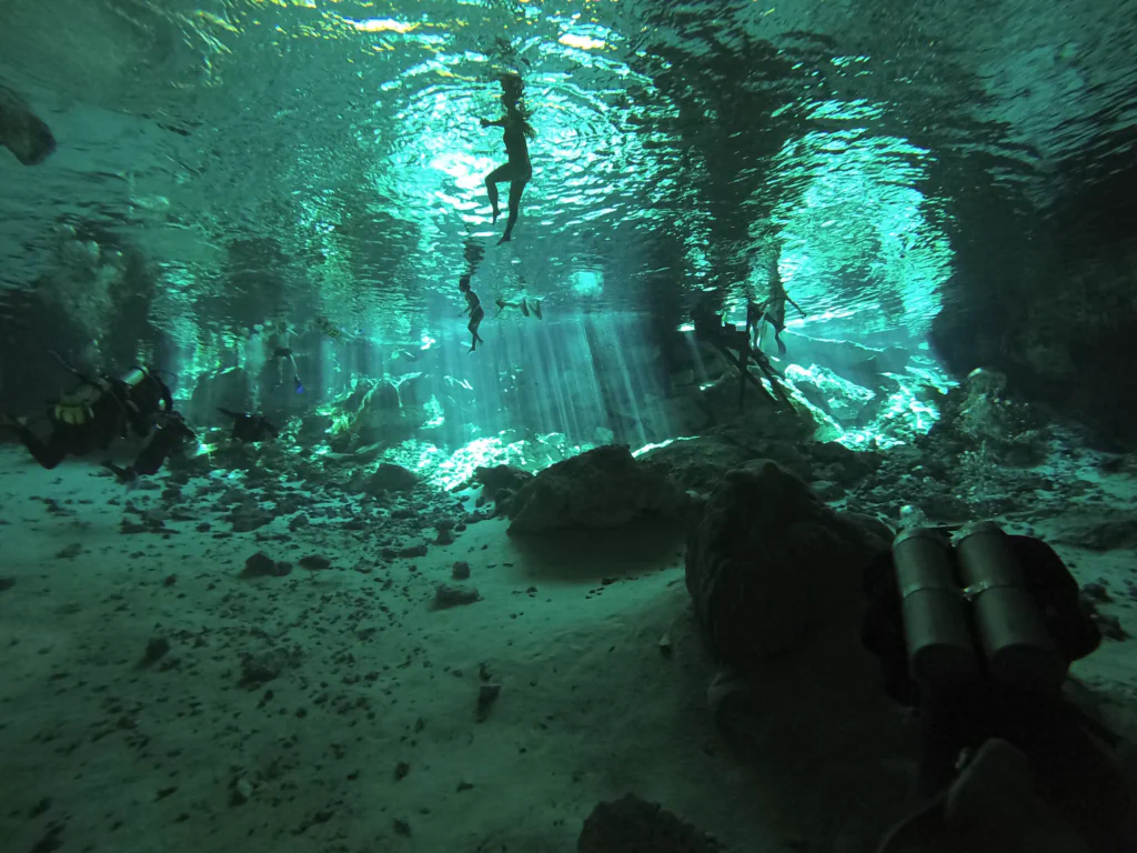 Stalaktiten im Höhlensystem