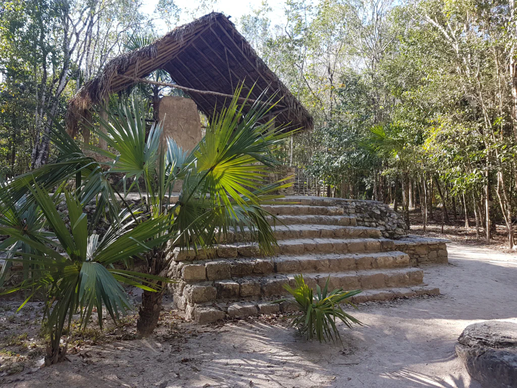 Eines der vielen Gebäude von Macanxoc