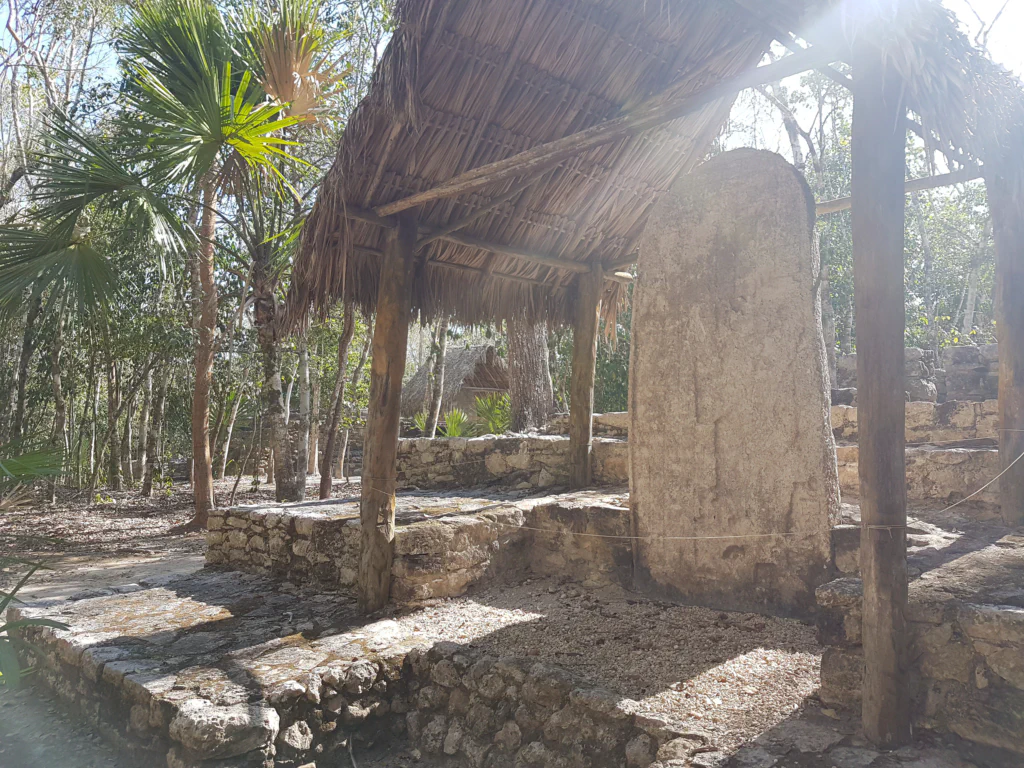 Versteckte Ruinen im Grünen