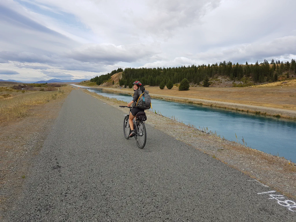 30km entlang des Tekapo Kanals…