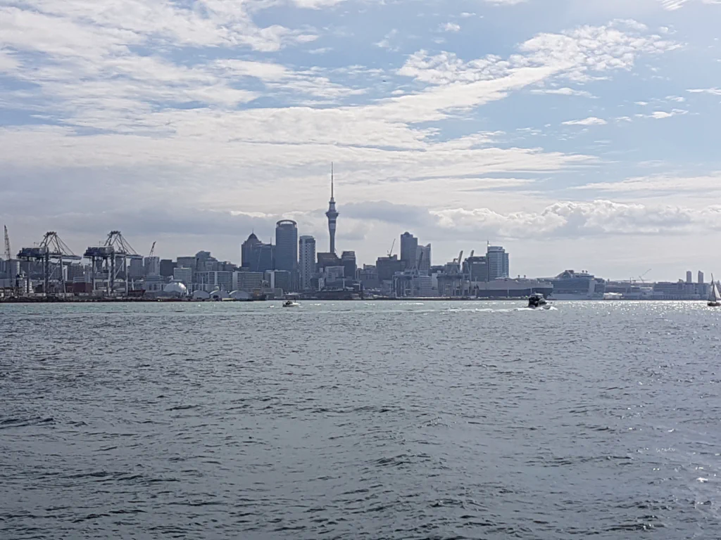 Faehre nach Auckland