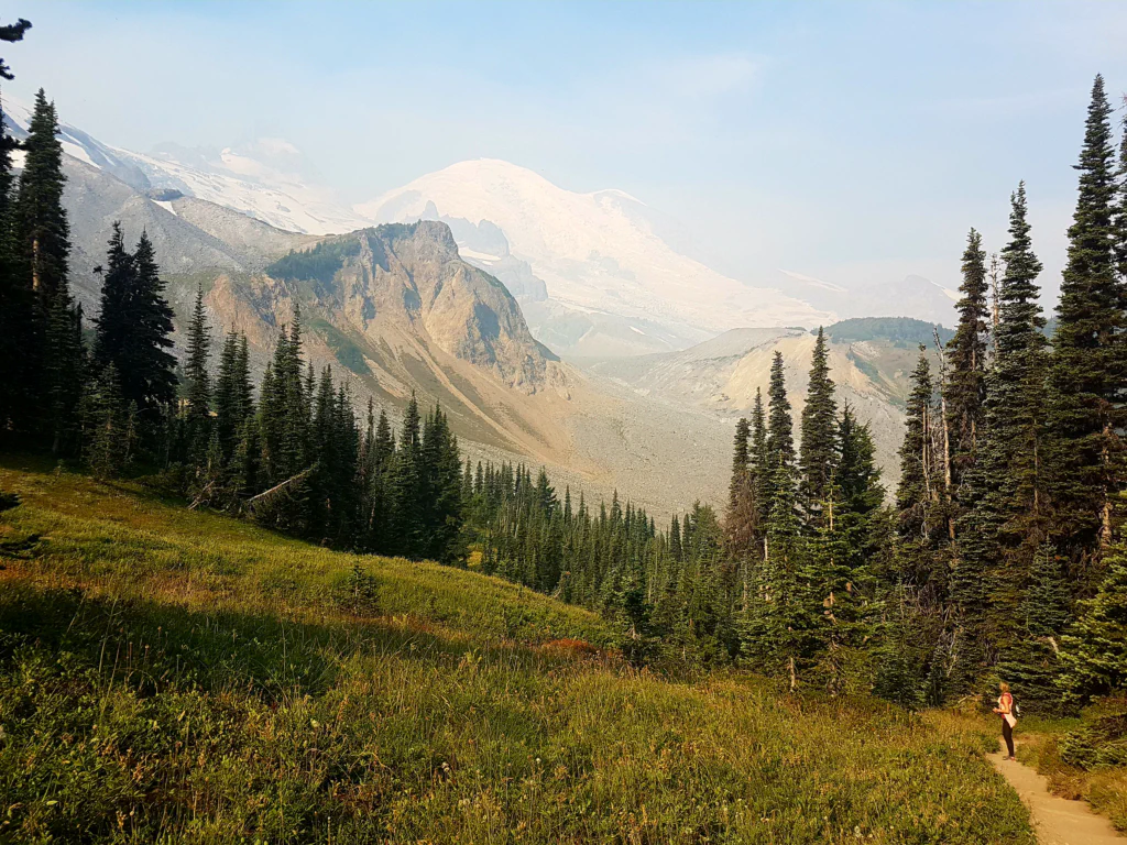 An dem kleinen Menschen unten rechts erkennt man, dass es sich hier nicht um ein Gemälde handelt.